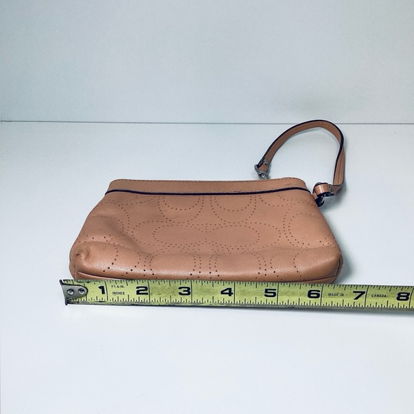 🐳 Coach Peach Perforated Wristlet - Picture 10 of 14
